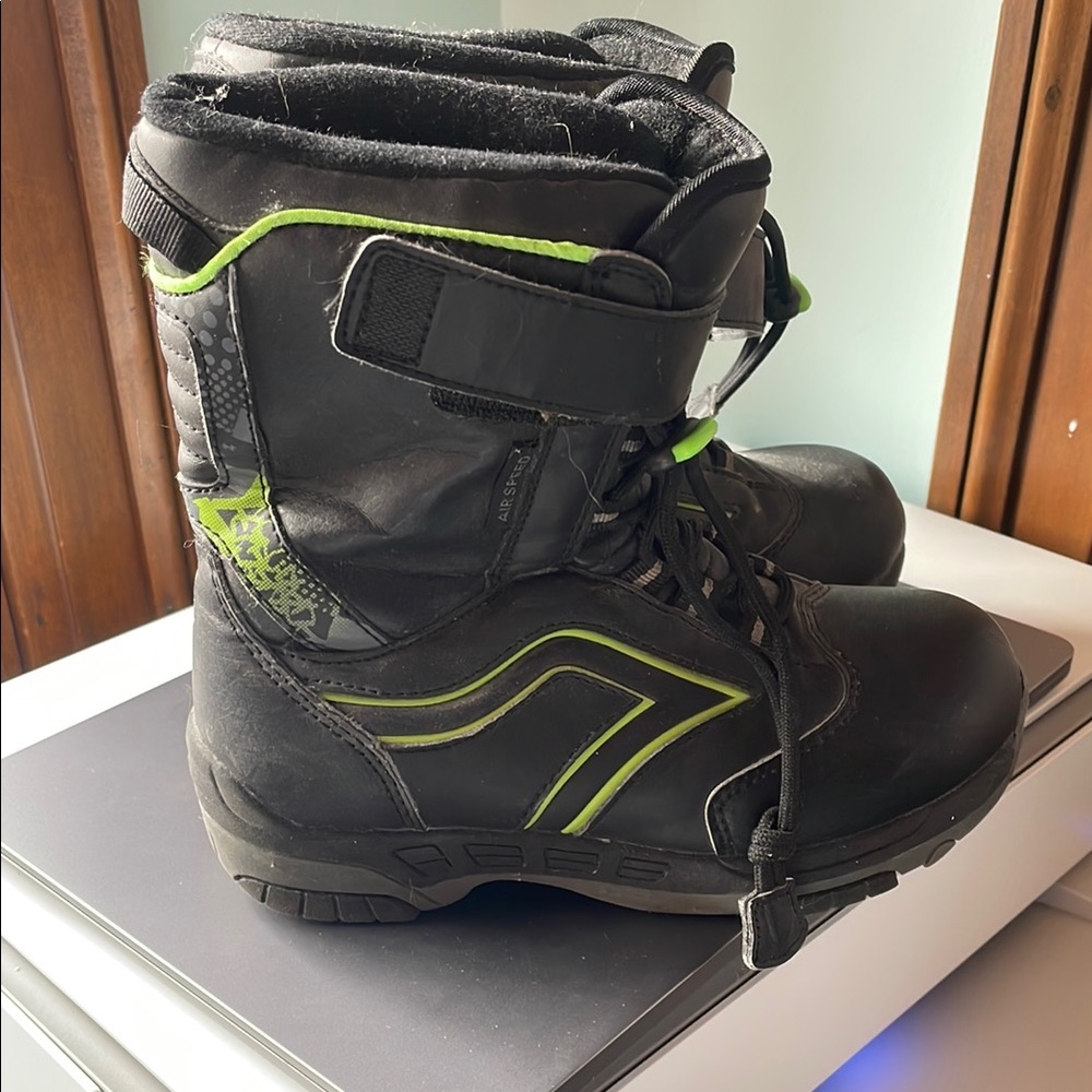 Vans Black and Green Snowboard Boots